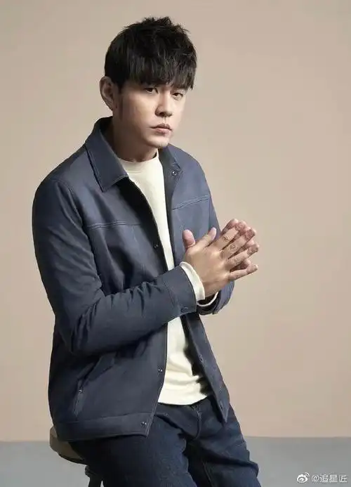 周杰伦新歌mv鸭舌帽造型