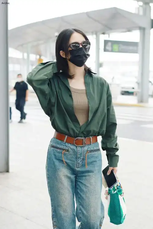 孟美岐丨年度机场穿搭合集7615-气场不凡,走路带风的美女子93