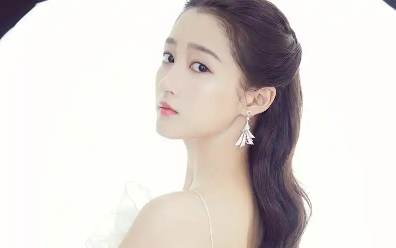 关晓彤甜美写真桌面壁纸