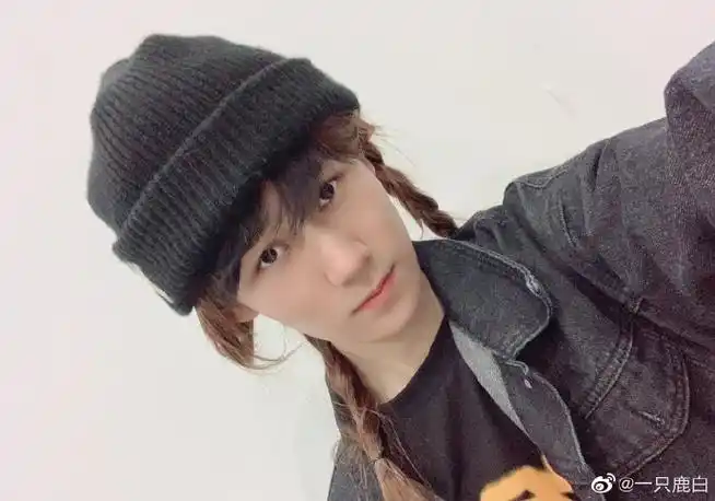 男明星扮女装能有多绝#真帅哥是能经受女装考验的,看张真源的女鞍