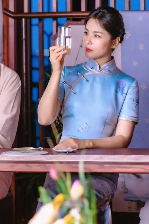 刘涛一馔千年##刘涛穿宋锦旗袍好美##一馔千年##苏州不是美食荒漠