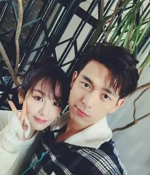 原创原创四小花旦杨紫和李现的瓜