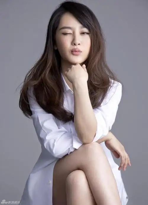 家有儿女小雪扮演者长大了凹凸身材真标致