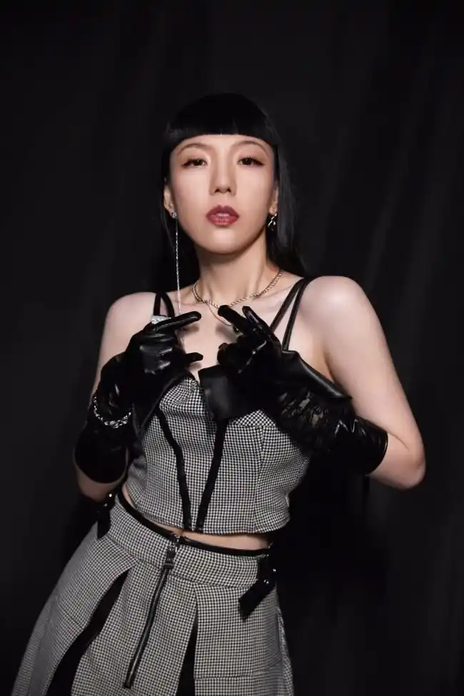 吴莫愁感慨好声音十年谈新专辑盛开接纳所有