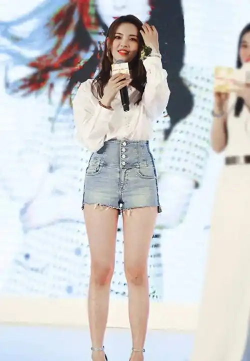 杨超越94斤的体重太不真实了!