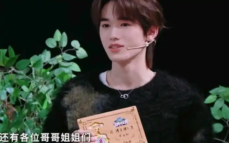 关晓彤给宋亚轩颁"腾里腾气"奖!亚轩的获奖感言好真诚好乖呀!