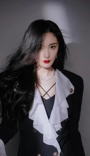 女神杨幂精美壁纸:多款休闲穿搭性感亮丽,时尚美艳