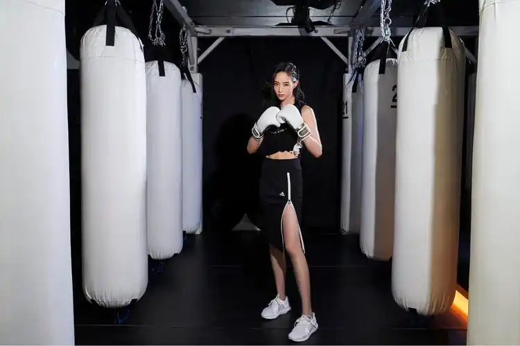 张钧甯拳击脏辫个性酷飒活力性感气场全开