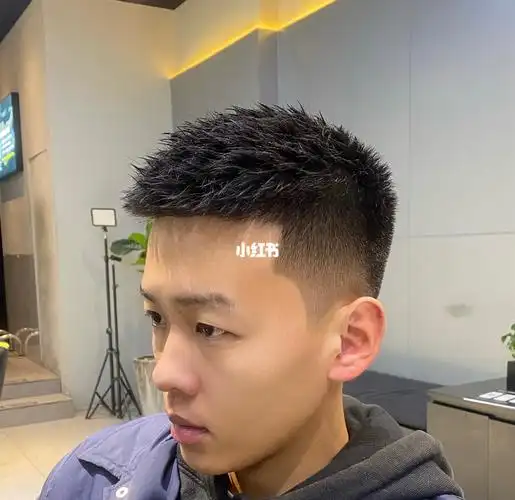 干净清爽阳光好打理小飞机头发型_发型_飞机头_绅士们专业男士剪发(北