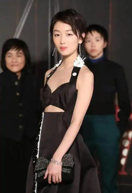 镜头前貌美如花真人却无美感这8位上镜脸的女星反差好大