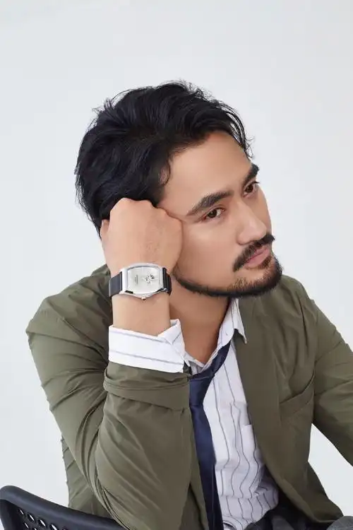 袁弘络腮胡写真出炉,35岁褪去小鲜肉面孔,画风秒变魅力大叔!