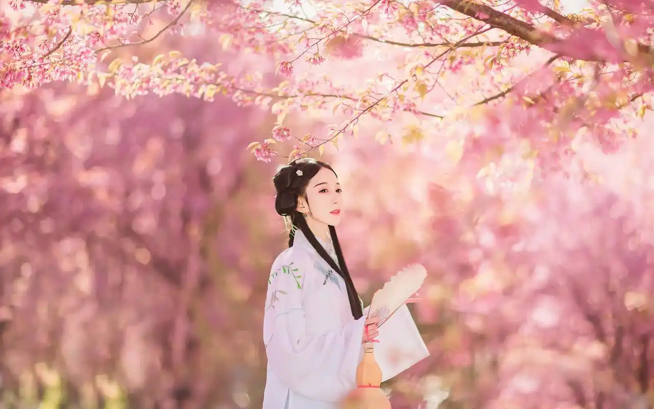 性感古装美女唯美桃花写真高清桌面壁纸