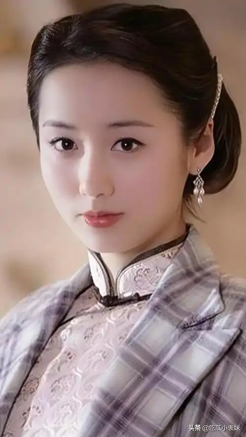 吕一五官精致气质迷人