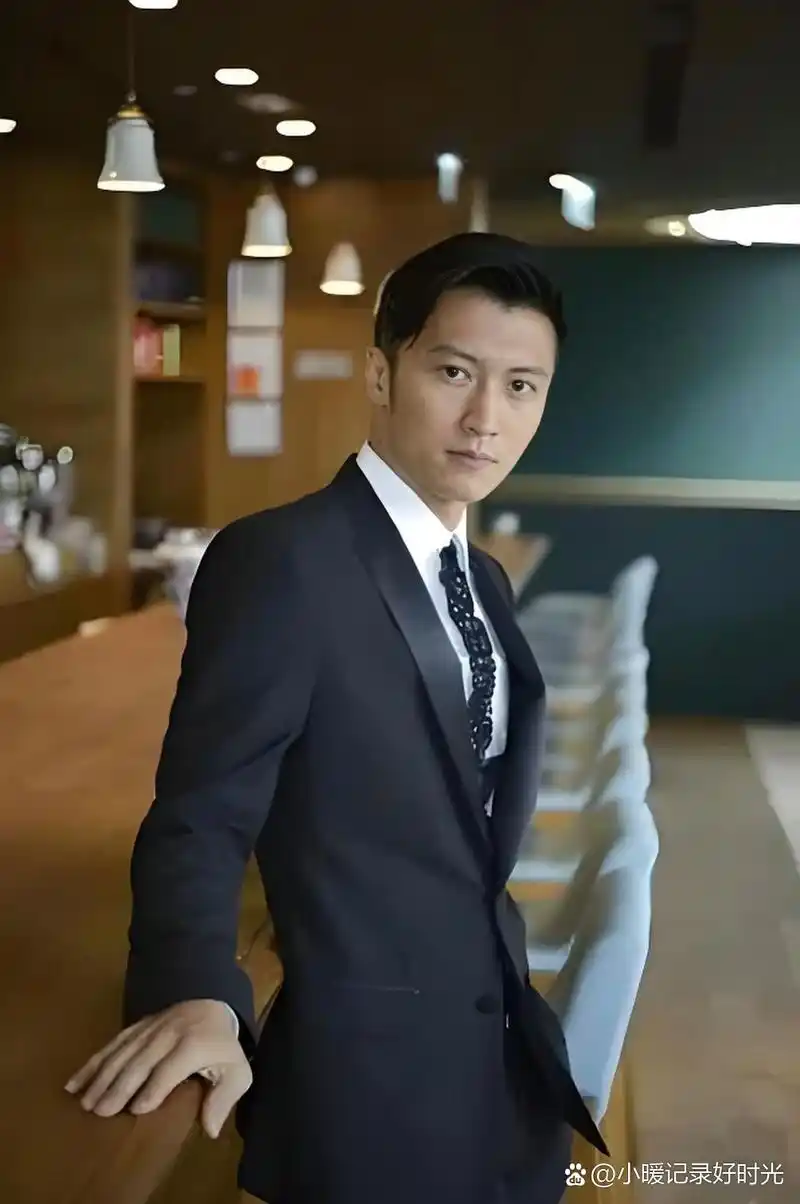 1 谢霆锋 2 靳东 3 吴彦祖 4 蔡徐坤 5 鹿晗 6 华晨宇 7 财神  我 77