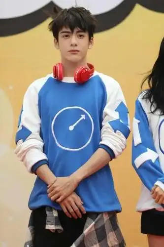 张雪迎的小虎牙曾舜晞的大眼睛