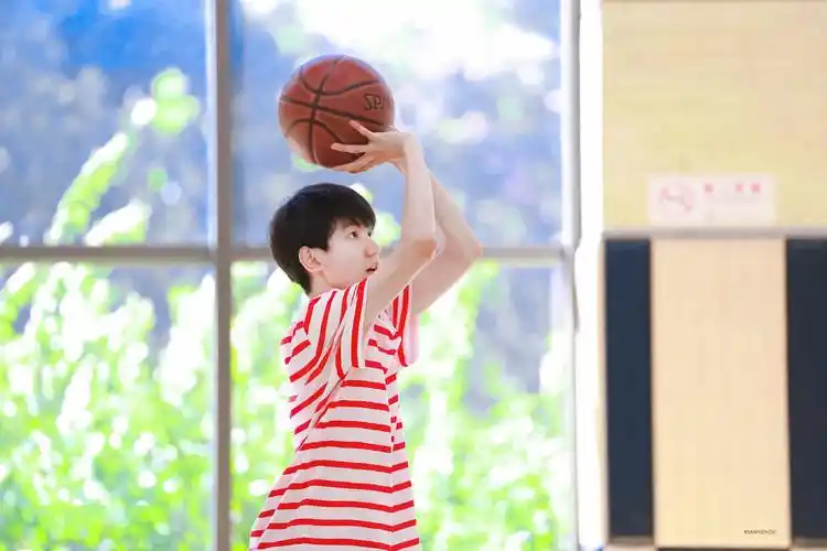 那年夏天的清爽男孩王源 打篮球超级热血