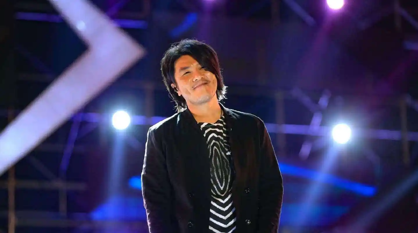 热评:撕夜是阿杜2002年演唱的一首歌,. 来自谭课长 - 微博