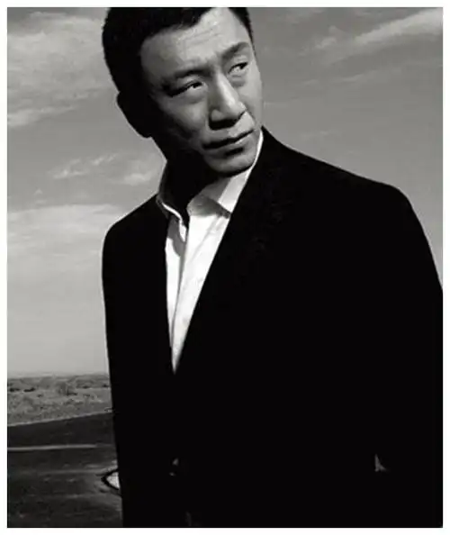 孙红雷减肥成功晒自拍照,眼睛变大尖下巴明显,与从前判若两人?