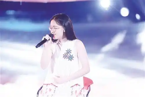 《中国新歌声》组内比拼 黑马郭沁夺得那英组冠军