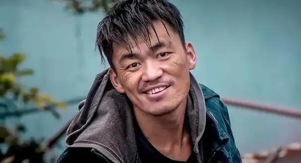 42岁王宝强增肥30斤再拍新剧:离婚8年后,王宝强改变了!