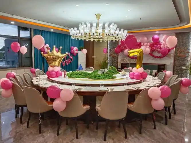 打造完美生日布置,首选聚贤宴酒店