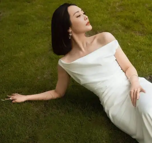 李纯的三围是多少及资料 李纯最新图片写真