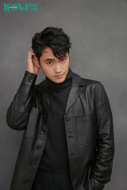 组图:袁弘为某杂志拍摄封面 展现熟男从容魅力_高清图集_新浪网