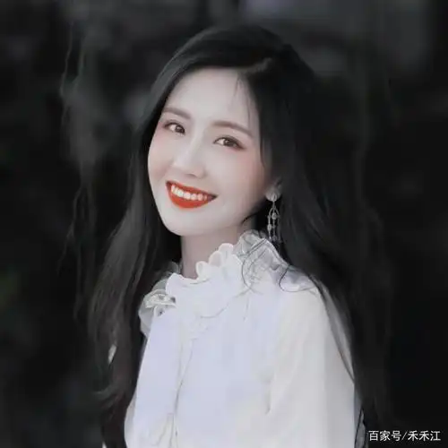 7.成员:刘些宁(一眼便惊艳到小编的冷艳气质美女,黑发红唇太配她了)