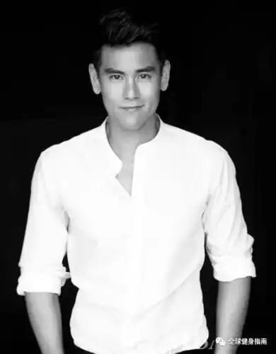 彭于晏最爱的禁欲系白衬衫搭配帅到飞起