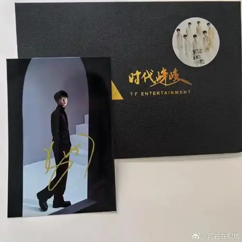 2个好友,评论并转赞本条博文,就有机会获得明星亲笔签名照一张,可以在