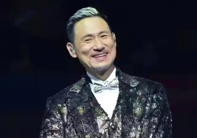 59岁张学友罕露面,胡子花白,歌神也变老了