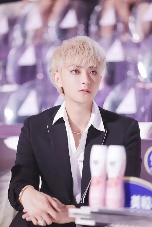 黄子韬和徐艺洋再度共同回家,上演现实版不要和老板谈恋爱