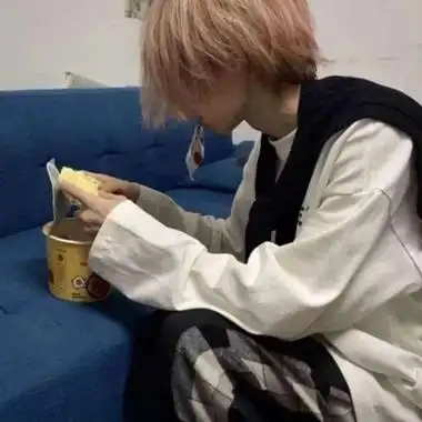 高清帅气男生照片侧面好看头像