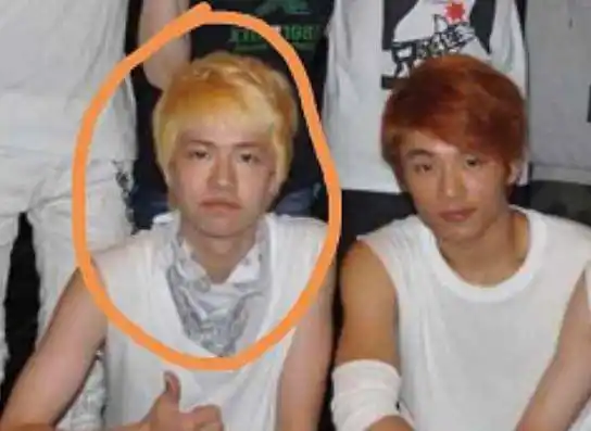 原创王一博14岁照片被疯传满头金发五官变化大铁粉都认不出来