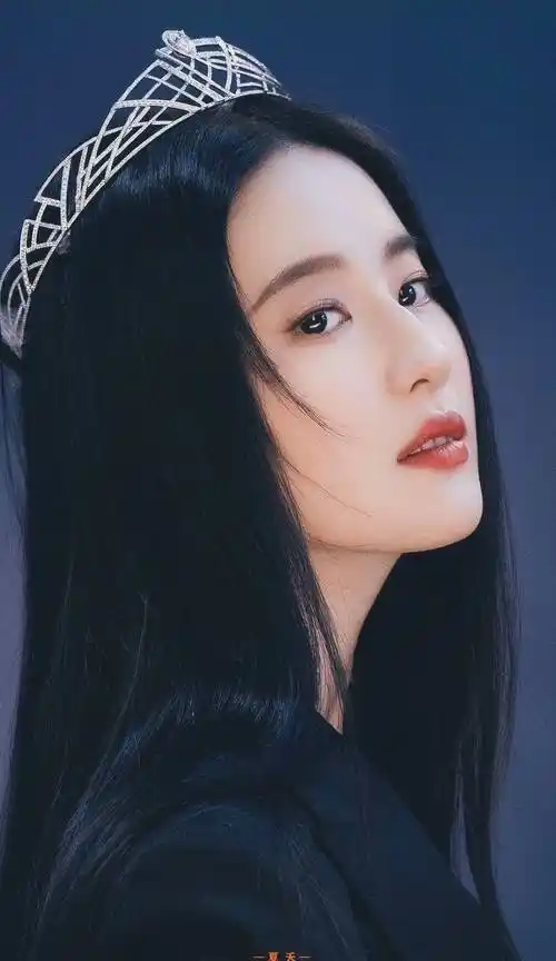 原创刘亦菲编发造型曝光上次看到这么多的冠冕是在摩纳哥67展67上