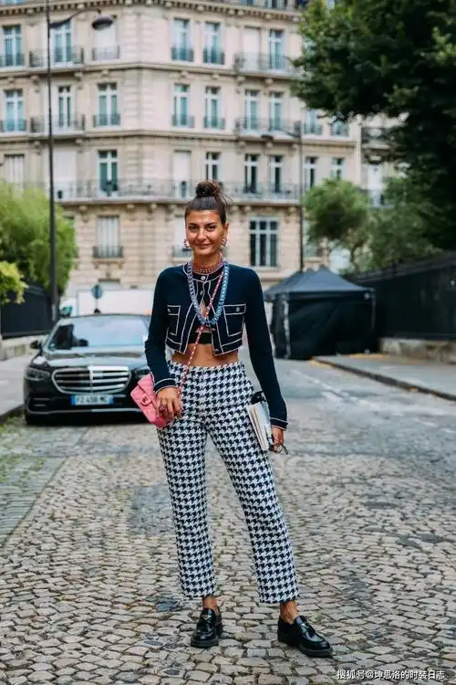 穿搭灵感丨2021秋冬巴黎高级定制时装周场外街拍