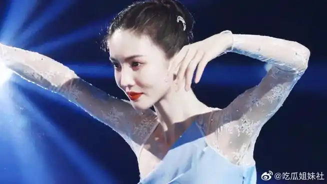 金晨水蓝系古典舞造型