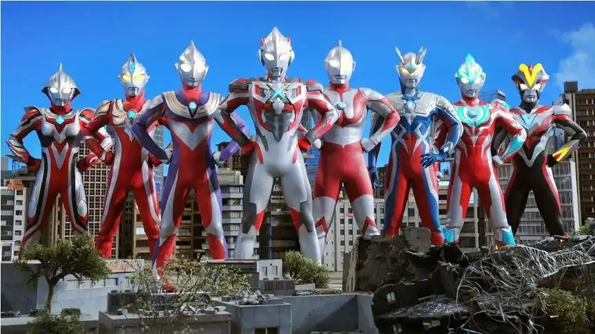 3个曾经自杀过的奥特曼,他自杀跟喝水一样,最后一个为了救人类