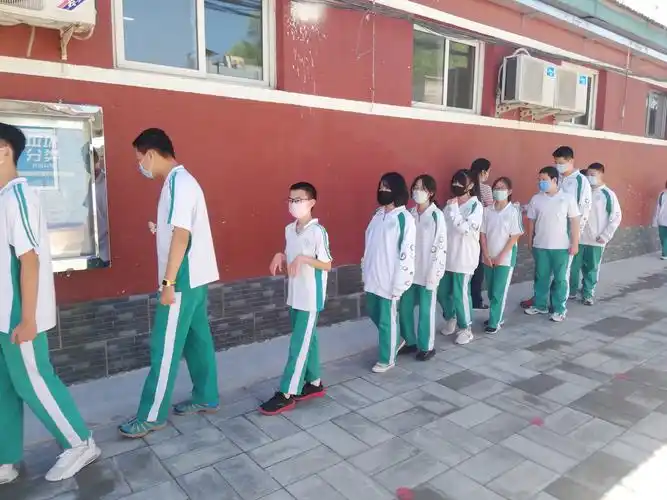 凤麒展翅迎曙光 砥砺前行待翱翔——清华附中上庄学校c19级开学两周