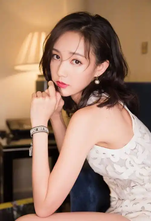 冯绍峰帮李一桐,从赵丽颖替身跃居到当红女星,冯绍峰是李一桐的贵人