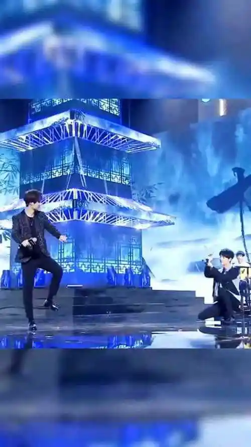 肖战王一博:你单膝向你弟下跪那一刻,把我锤在了坑底