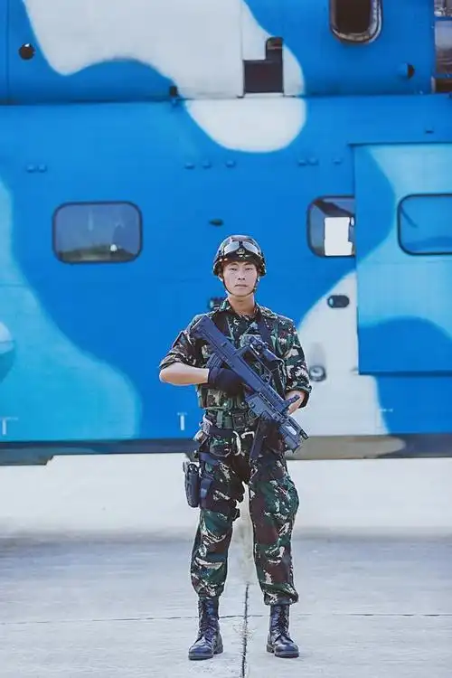 《真正男子汉2》空军雷神突击队教官简介:刘金沂 杨远 王威