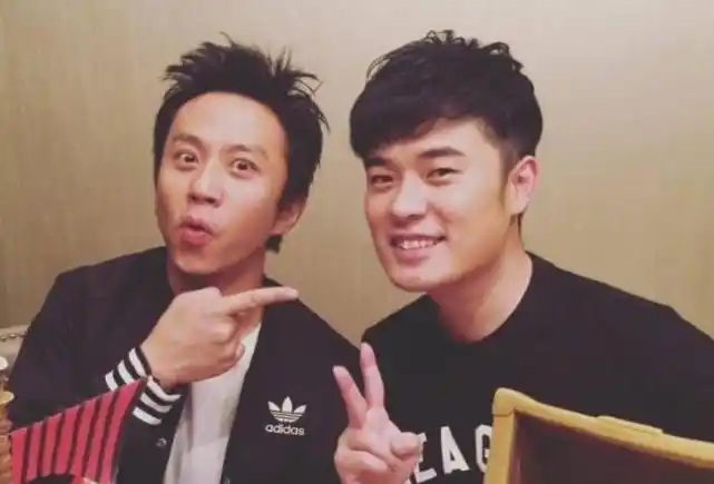 陈赫做脚踝手术后晒照周杰伦大粉表关心鹿晗和邓超没动静