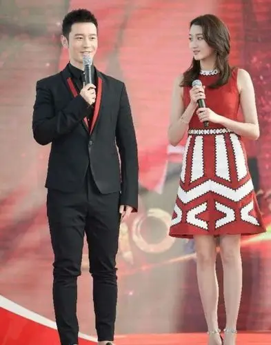 关晓彤的腿!唐嫣的腿!热巴的腿!网友:仿佛看到裤子在哀嚎!