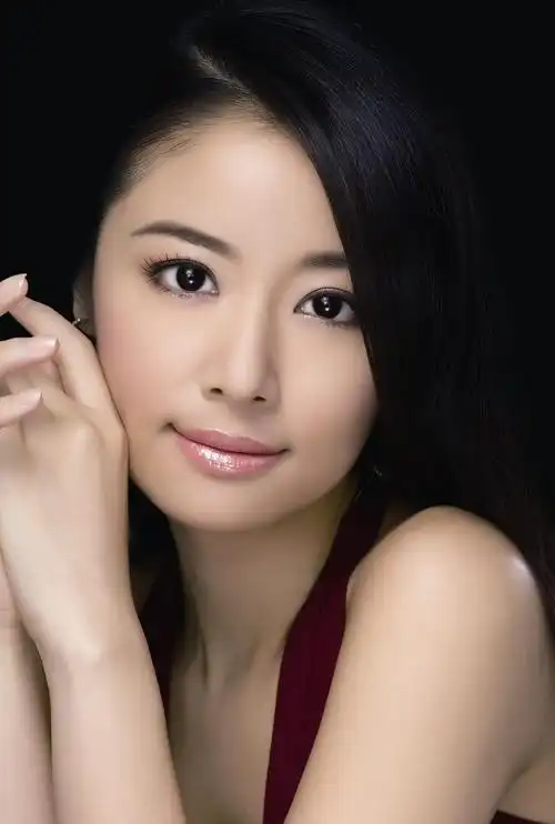 p>林心如(ruby lin),1976年1月27日出生于台湾省台北市,华语影视女