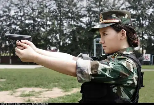 漂亮的中国武警mm戎装照