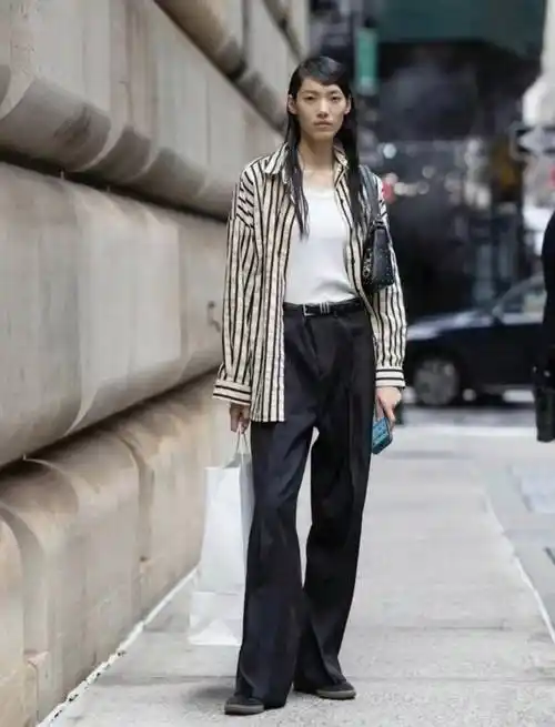 街拍春天最实用的穿搭参考照着穿好看又时髦