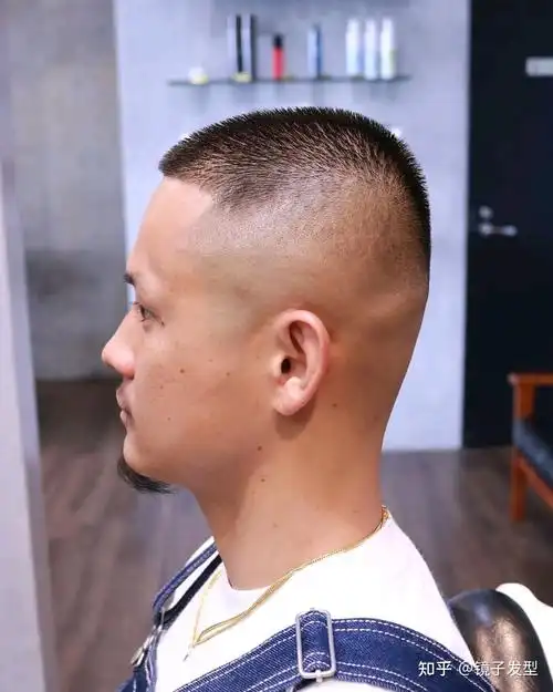 男人想要精神有型发型剪短烫一烫简直帅到不敢想象