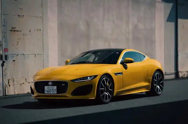 一台适合女生开的小跑车捷豹ftype