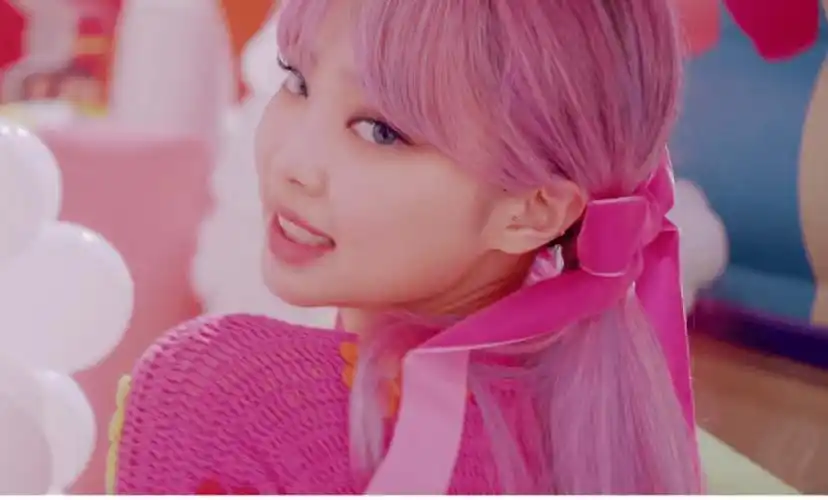 blackpink的新歌mv,粉色调的甜美风,看起来难道不灾难吗?